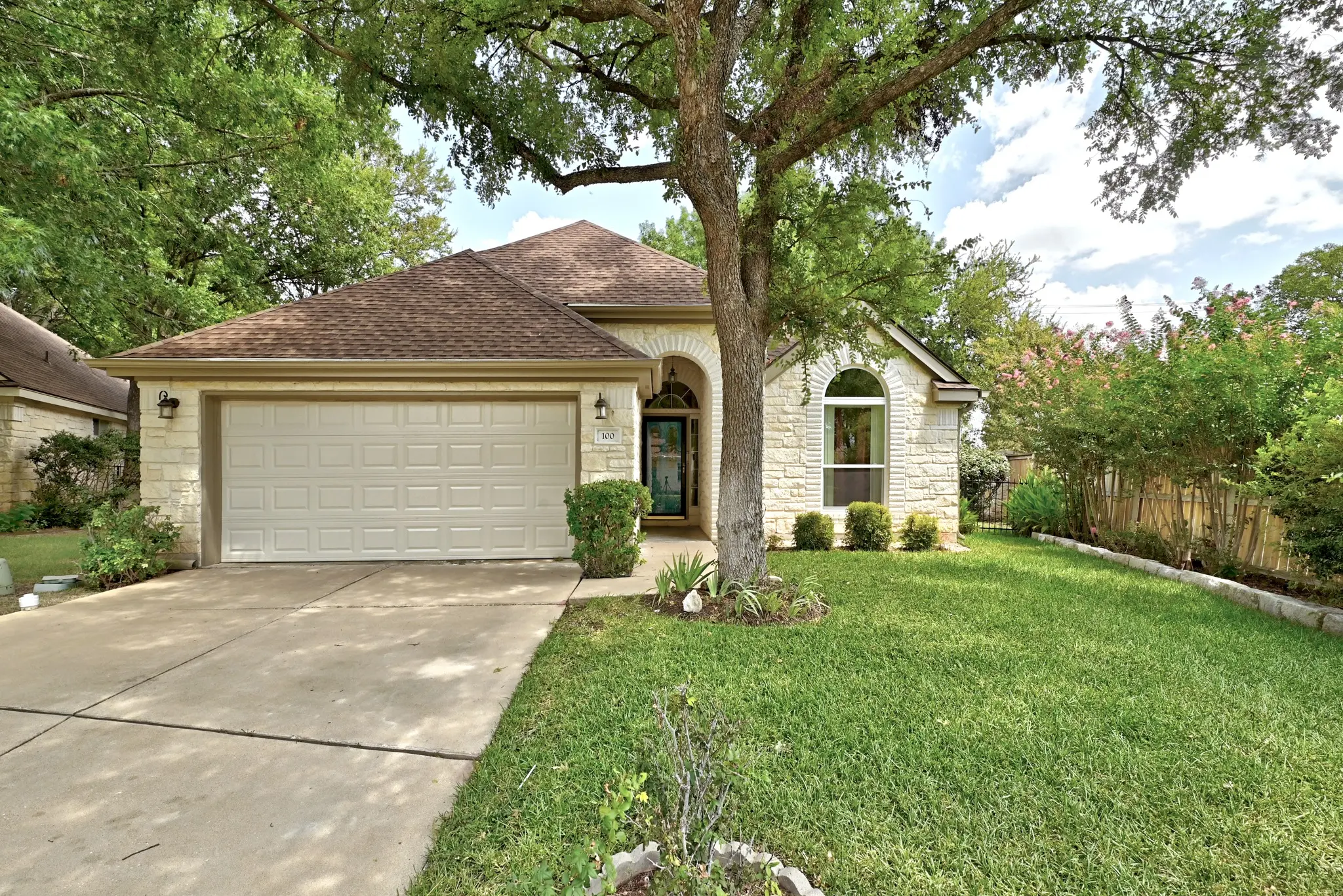 Photo of Listing #1335666