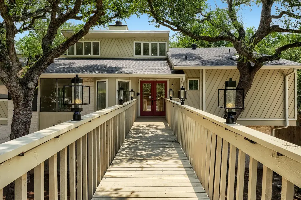 9302 Rolling Oaks Trail, Austin