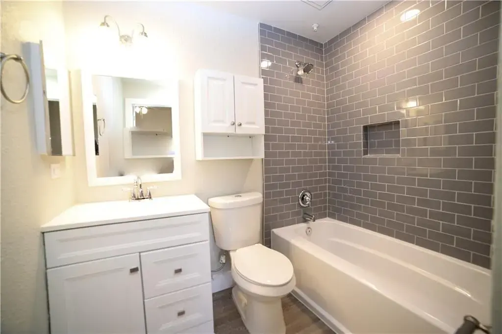 114 E 31st Street 208, Austin