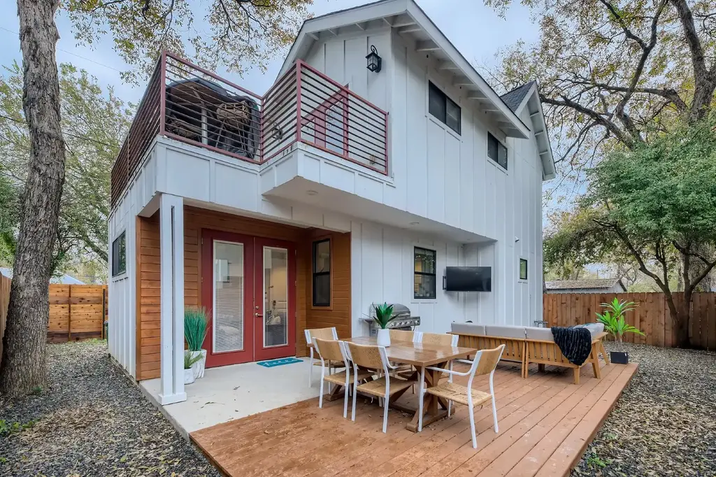904 E 2nd Street B, Austin
