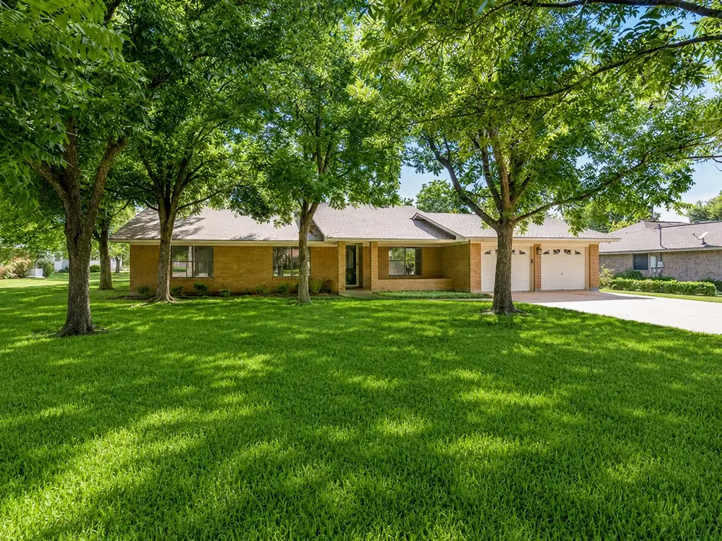 2707 North Drive, Taylor
