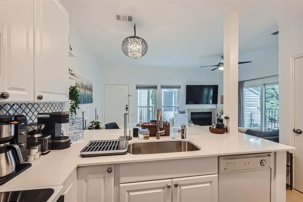 802 S 1st Street 215, Austin