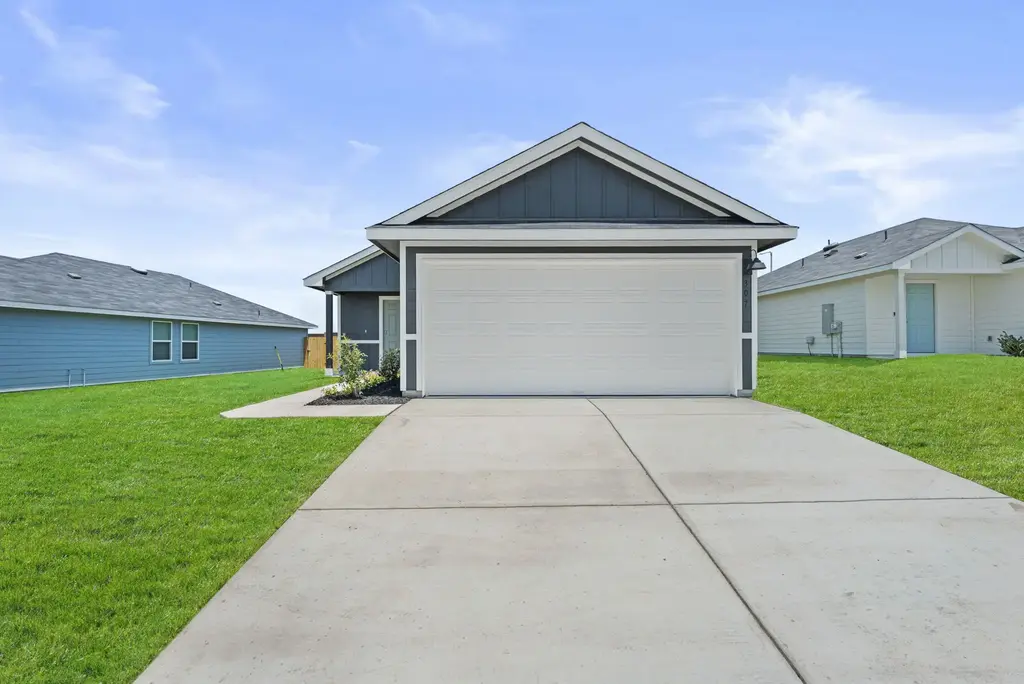 307 Wild Goose Drive, Luling