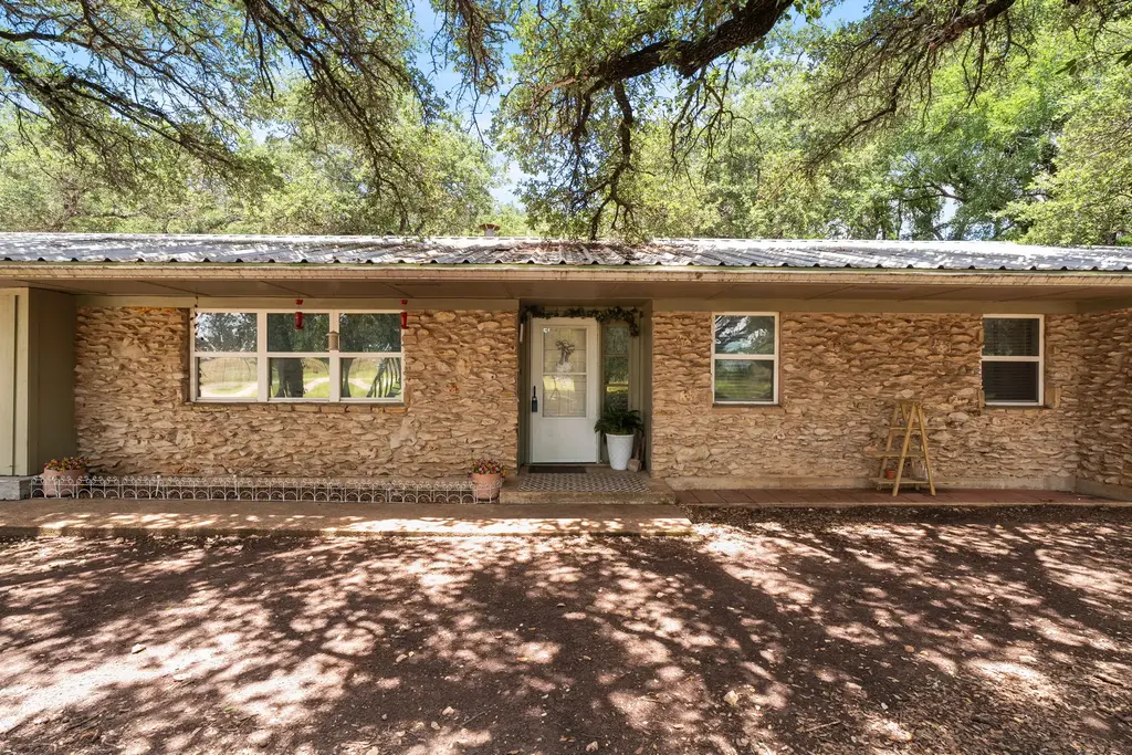 4240 Texas 236 Highway, Moody