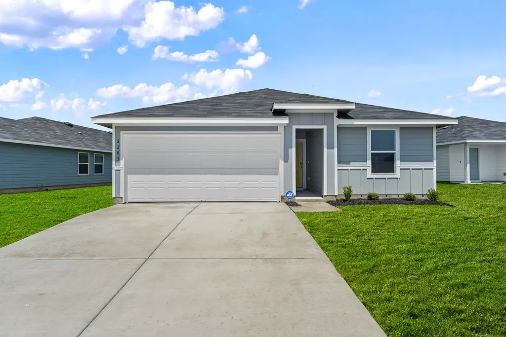2203 Loganberry Lane, Luling