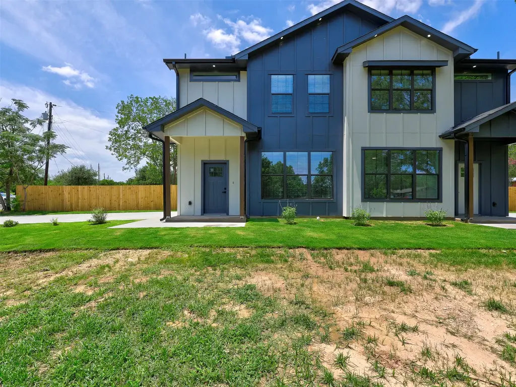 230 Brown St A, Elgin