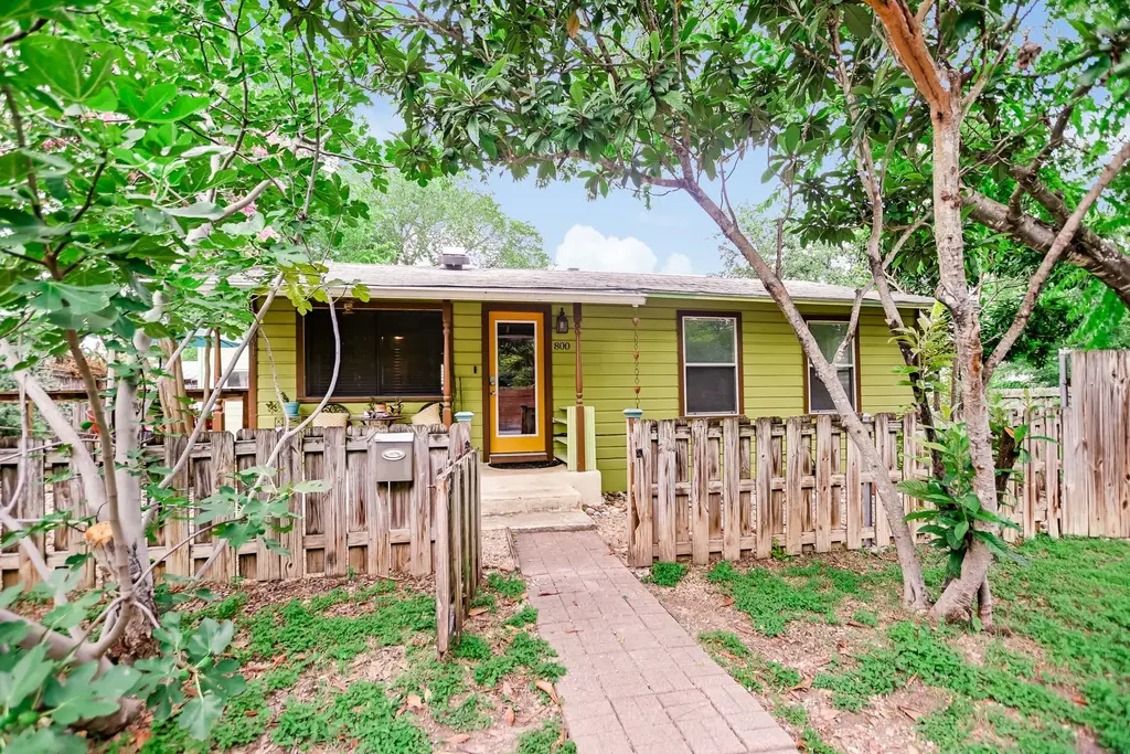 800 W Monroe Street, Austin