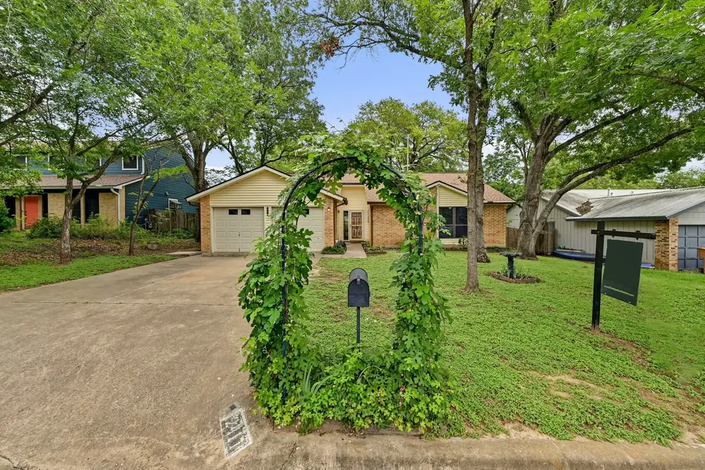 2411 Roehampton Drive, Austin