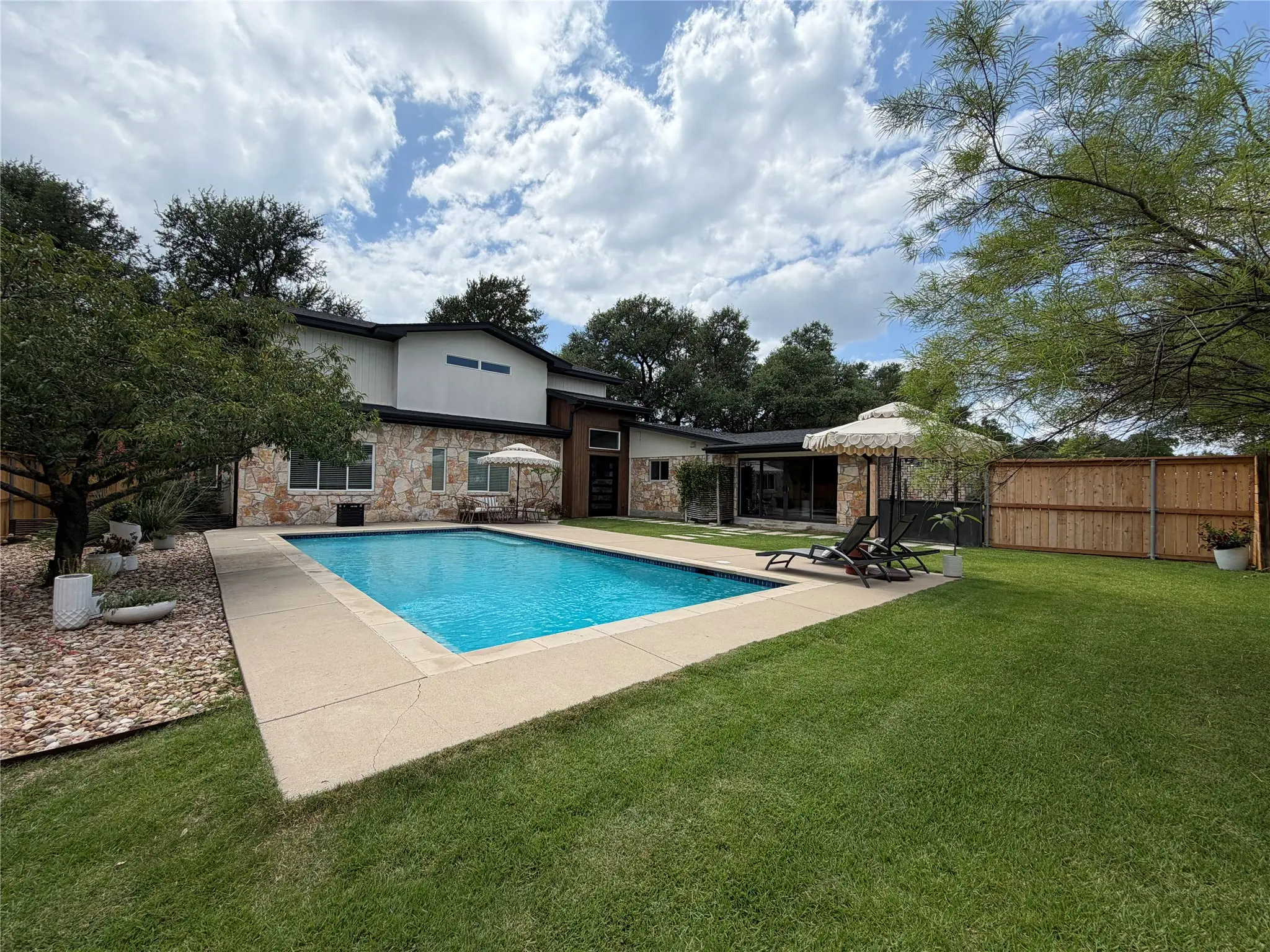 Photo of Listing #2079159