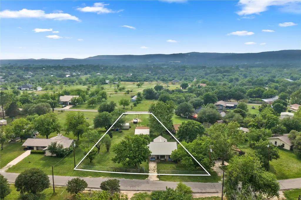 210 N River Oaks Drive, Burnet