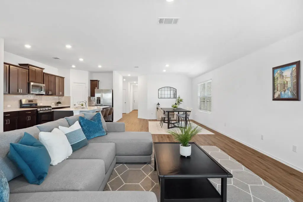 185 Silver Springs Bend, Kyle