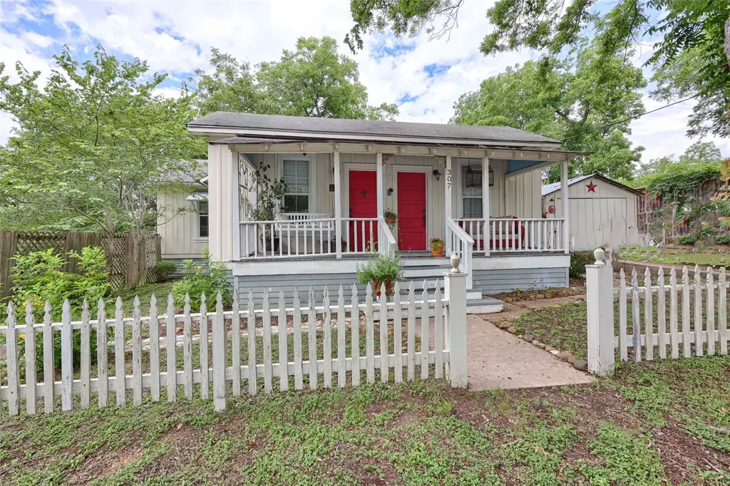 307 W Market Street, Fayetteville