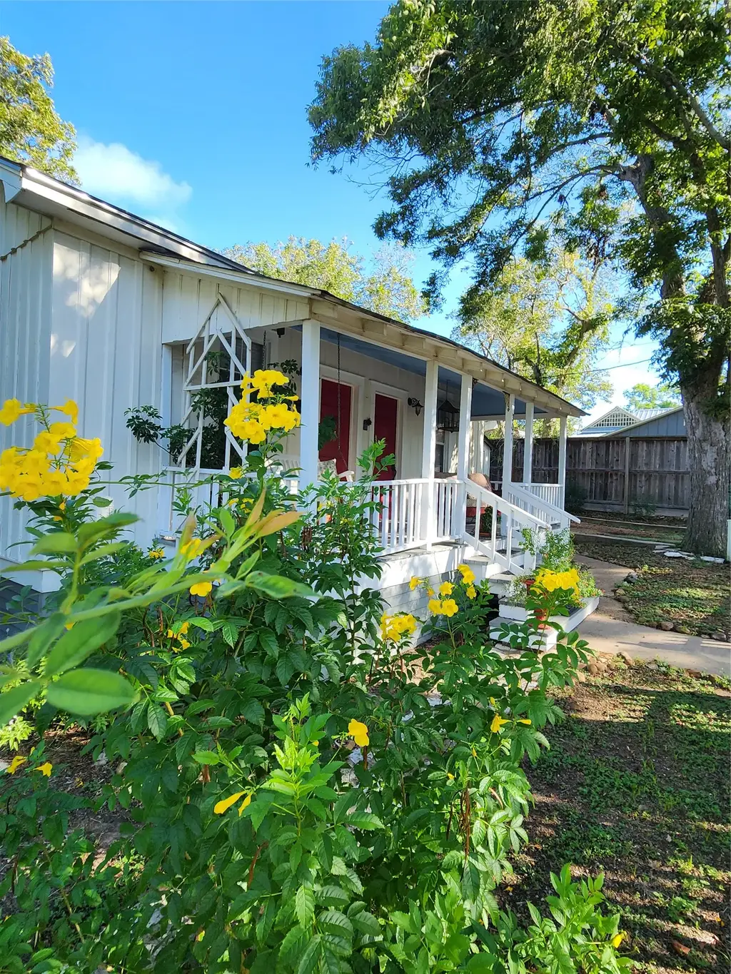 307 W Market Street, Fayetteville
