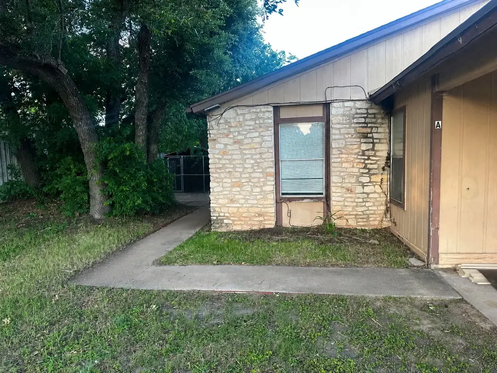 2602 S Bagdad Road A, Leander