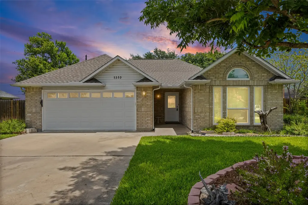 1510 Sunrise Terrace, Lockhart