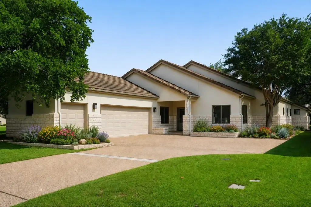 2422 Founders Circle, Spicewood