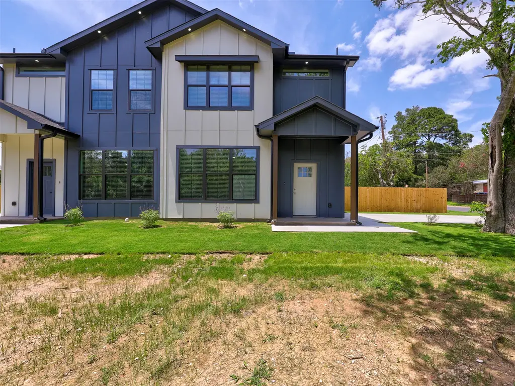 230 Brown St B, Elgin