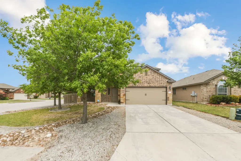 301 Serpentine Lane, Jarrell