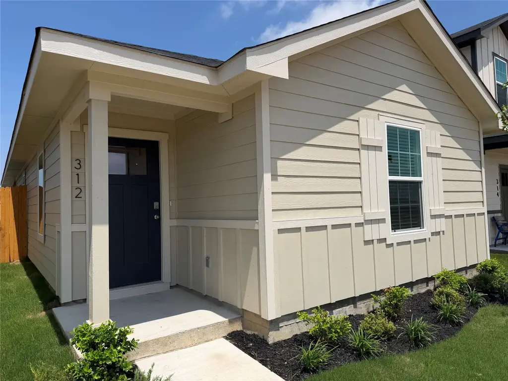 312 Nizao Lane, Bastrop