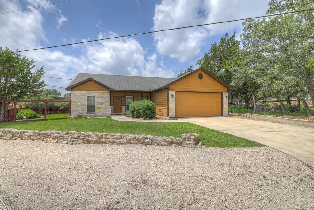 596 Riviera Drive, Canyon Lake