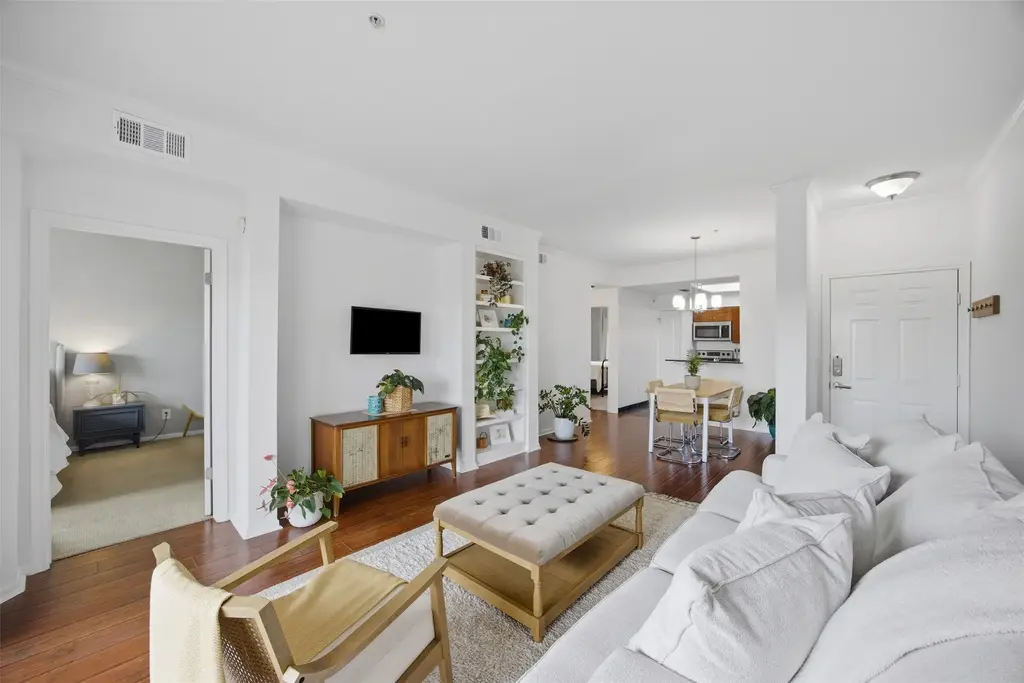 6000 Shepherd Mountain Cove 304, Austin