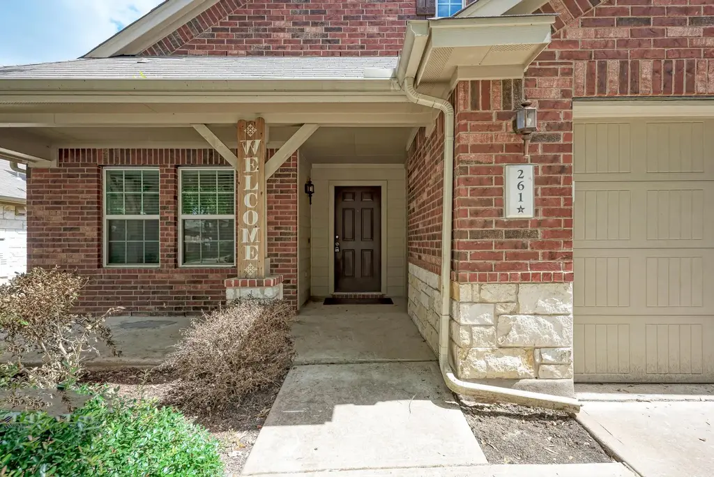 261 Mystic Hollow, Buda
