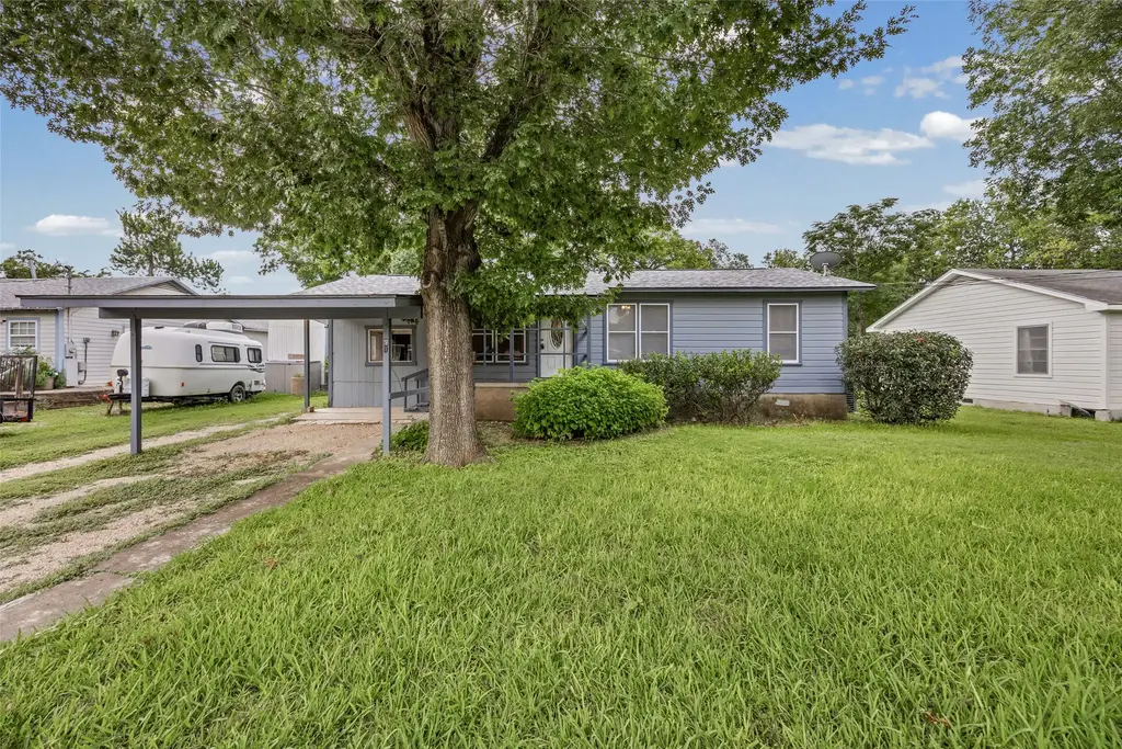 914 Plum Street, Lockhart