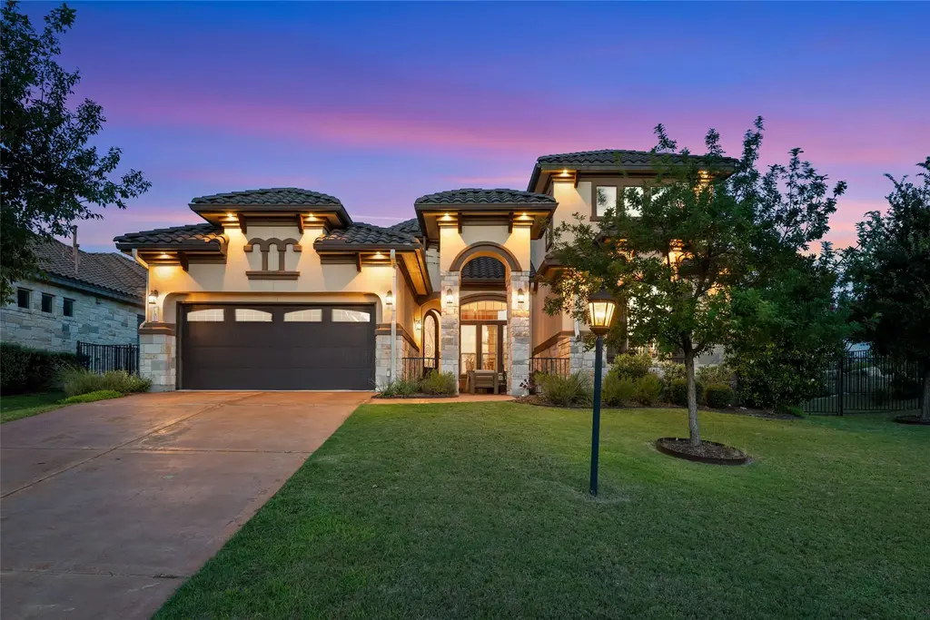 101 Antigua Way, Lakeway