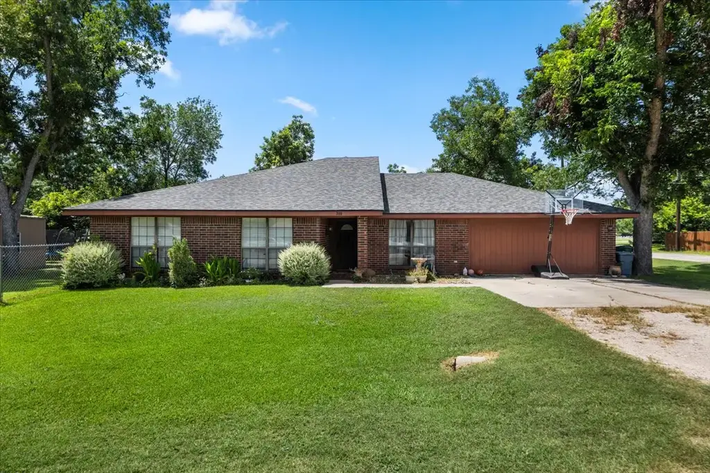309 W Moerbe Drive, Thorndale