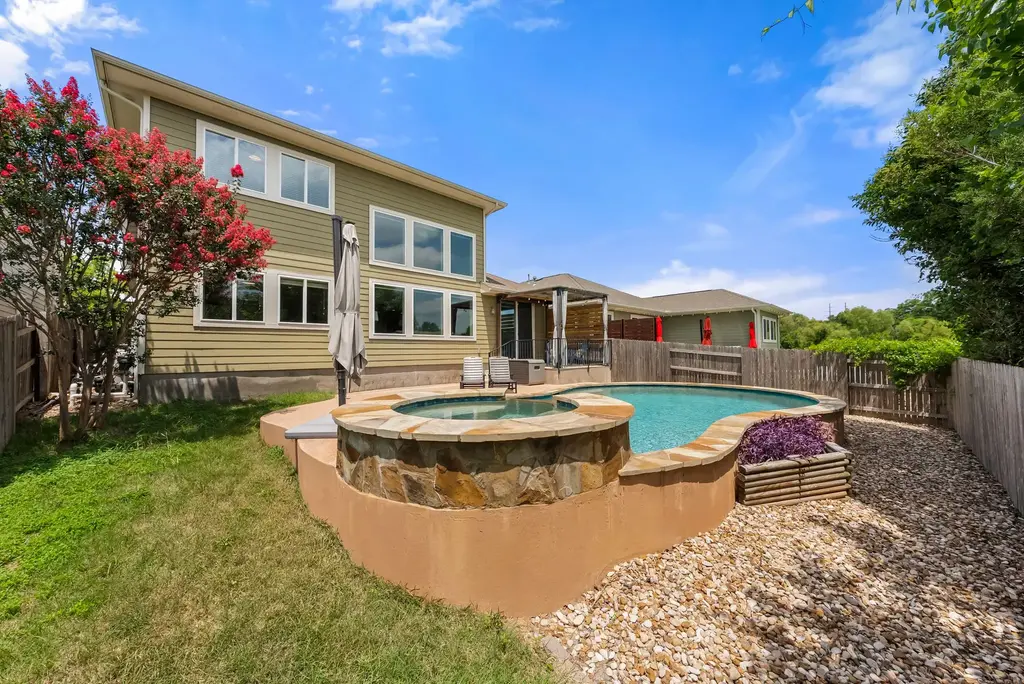 729 Clear Stream Crossing, Austin