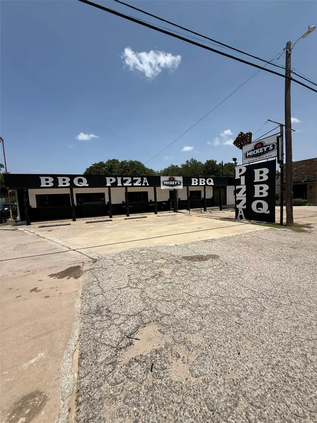 211 S Us Highway 281, Johnson City
