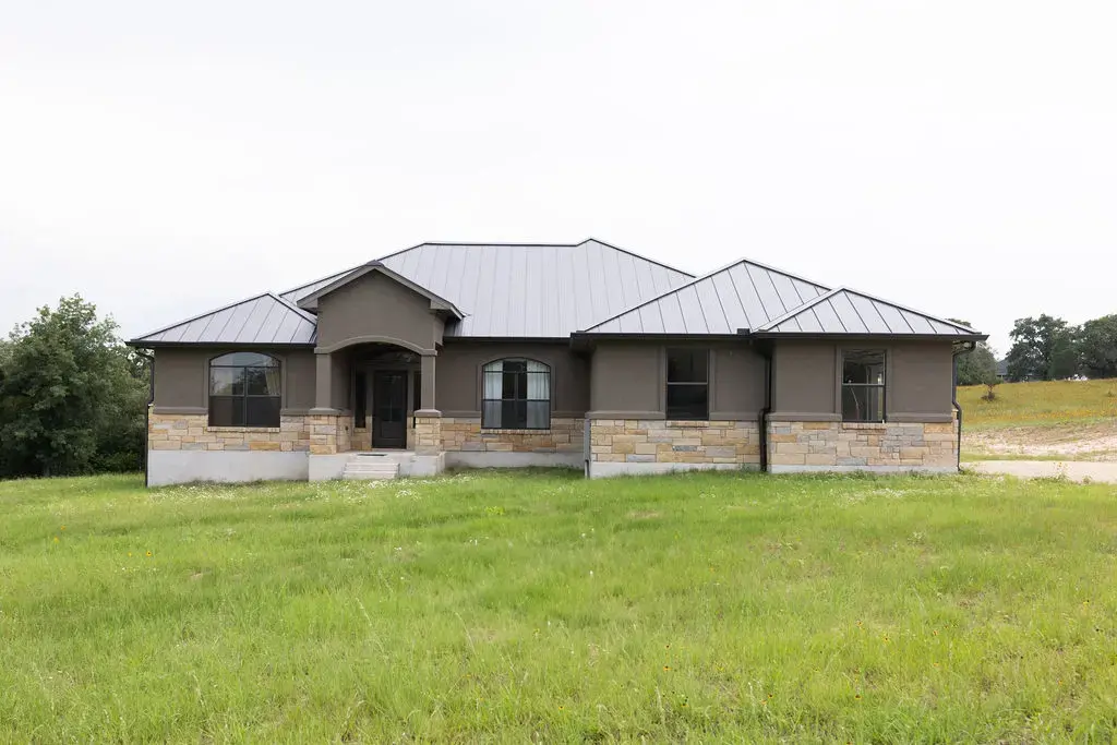 111 Powder Ridge, Luling