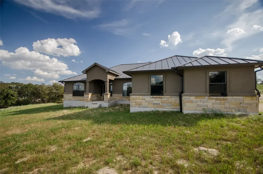 111 Powder Ridge, Luling