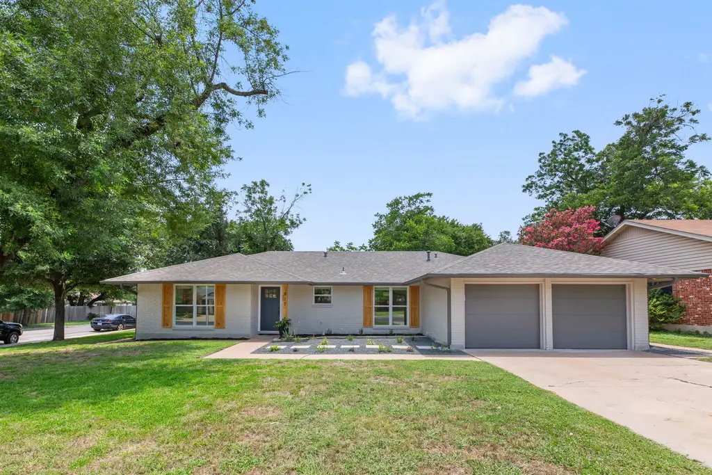 911 Cripple Creek Drive, Austin