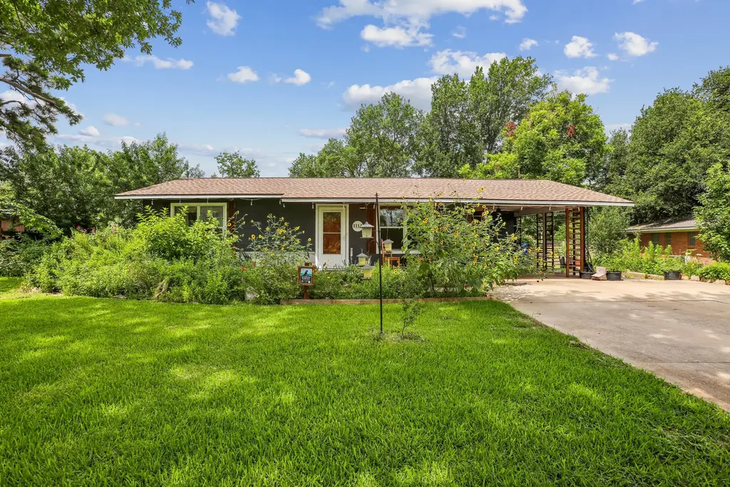1114 W 2nd Street, Elgin