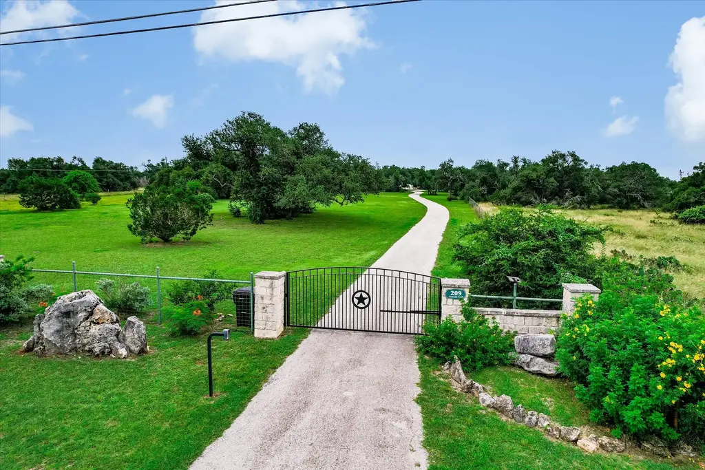 209 Cascade Trail, San Marcos