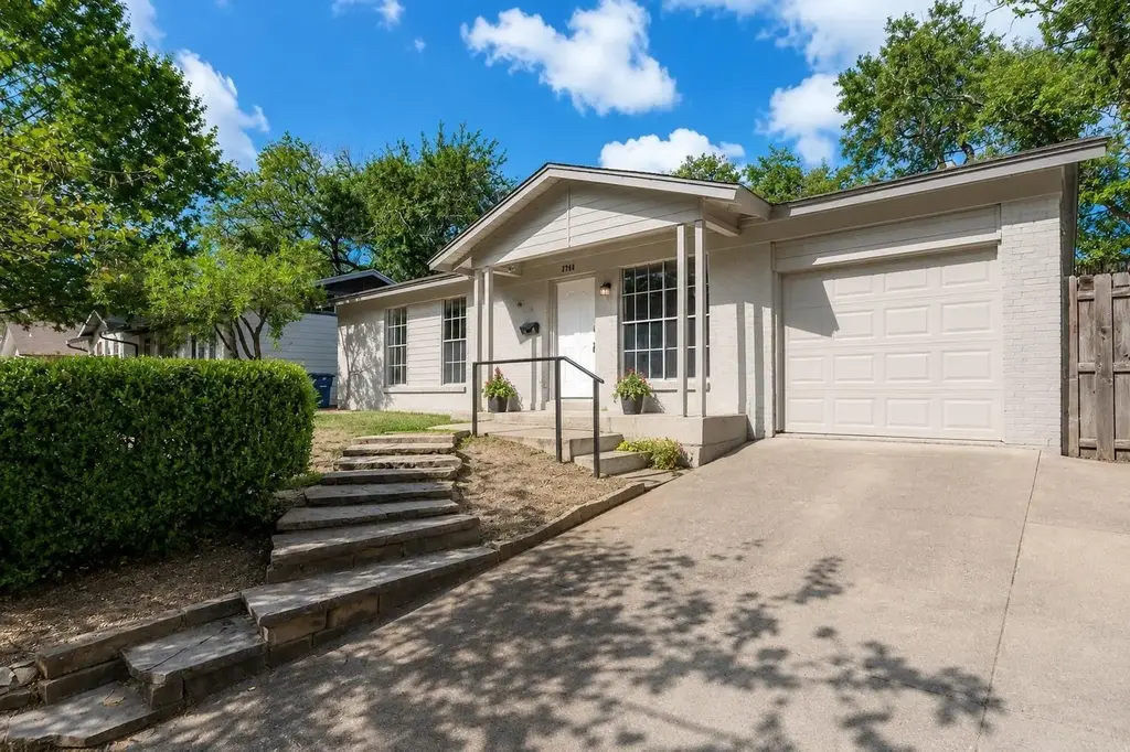 2704 Carnarvon Lane, Austin