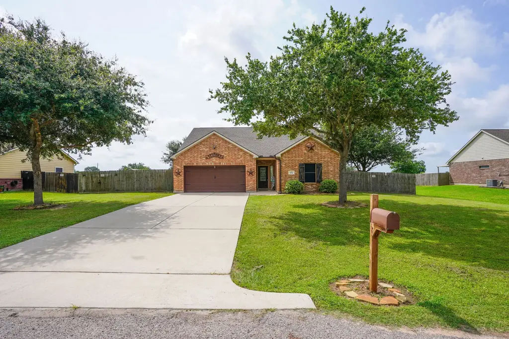 5942 Wild Flower Road, Sealy
