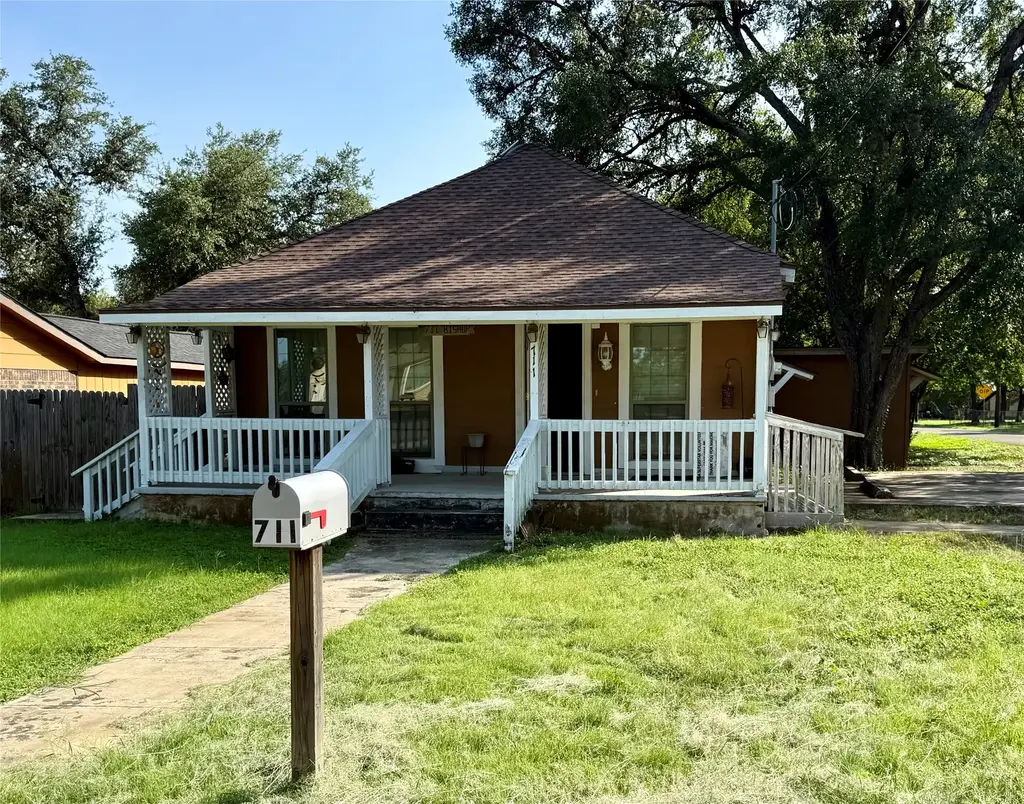 711 N Bishop Street, San Marcos