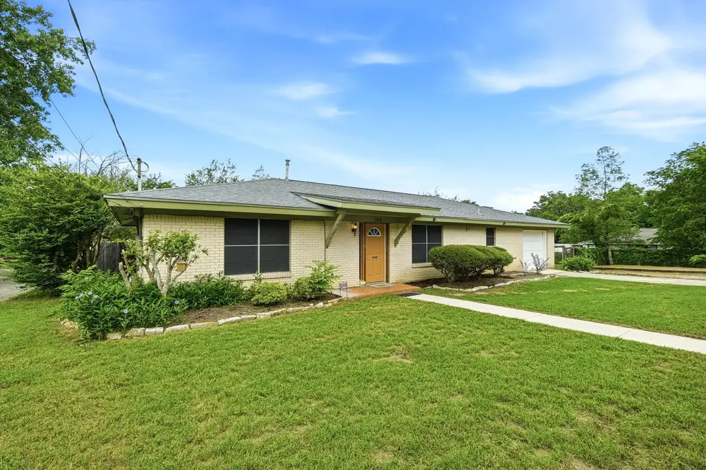208 N Cedar Street, Buda