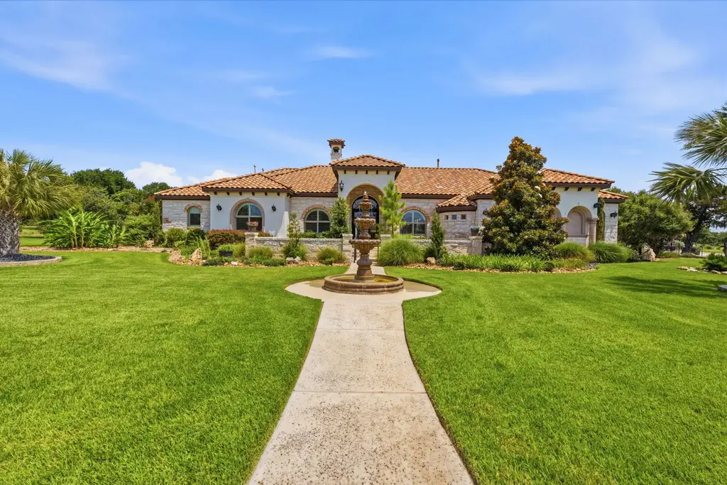 816 Brave Face Street, Leander