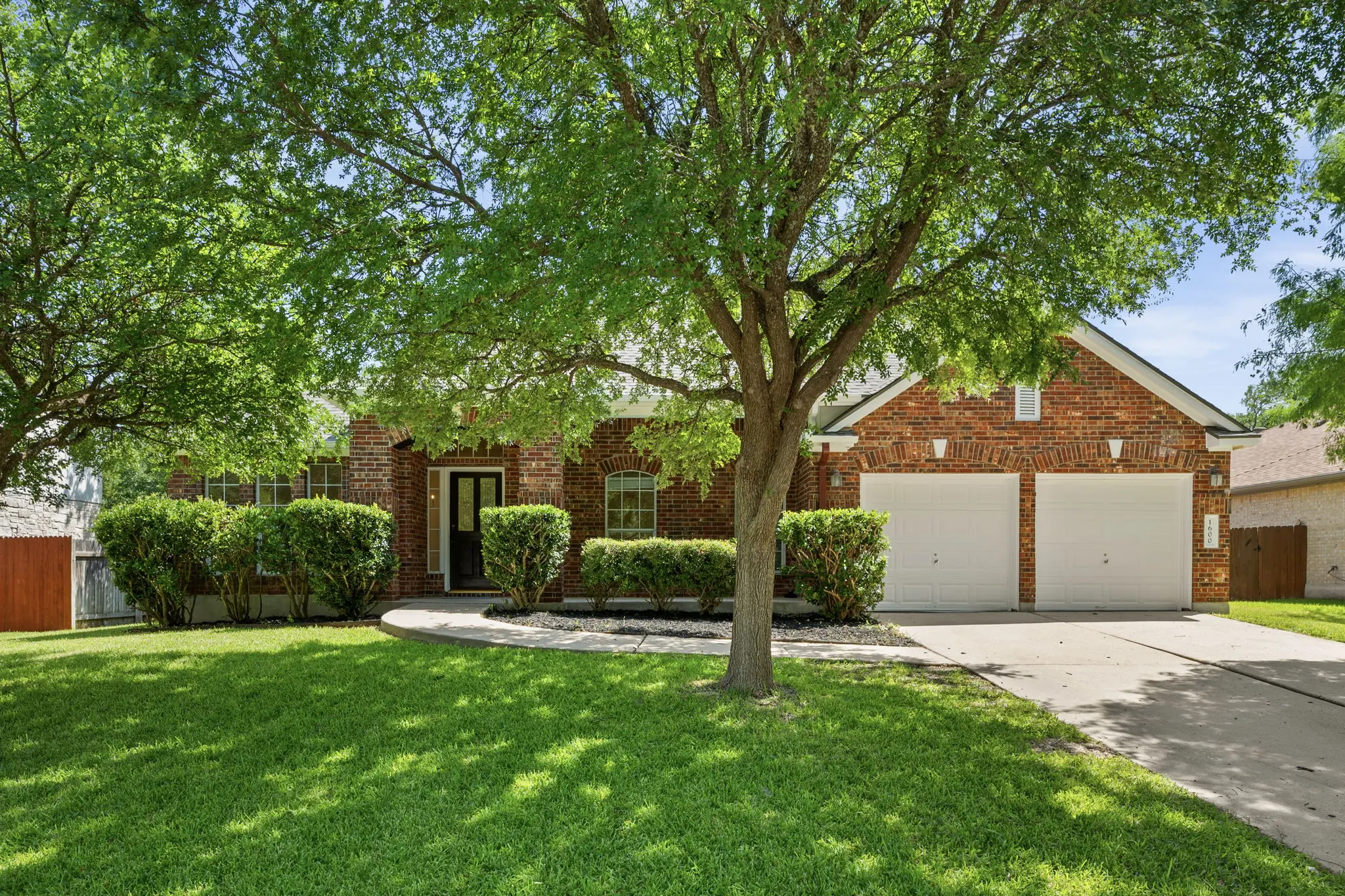 Photo of Listing #1585302