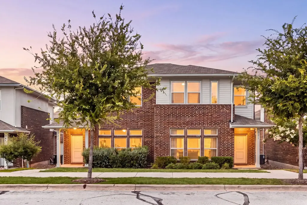 605 W South Street 33, Leander
