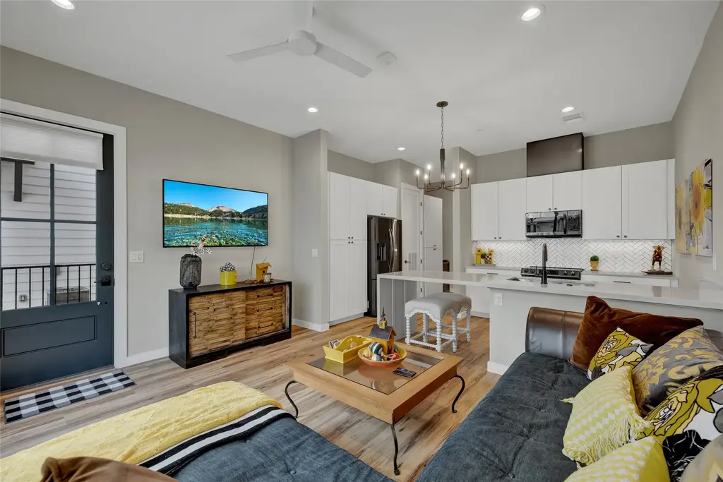 1208  Academy Academy Avenue 3101, New Braunfels