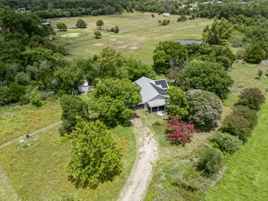 2089 Fm 1704, Elgin