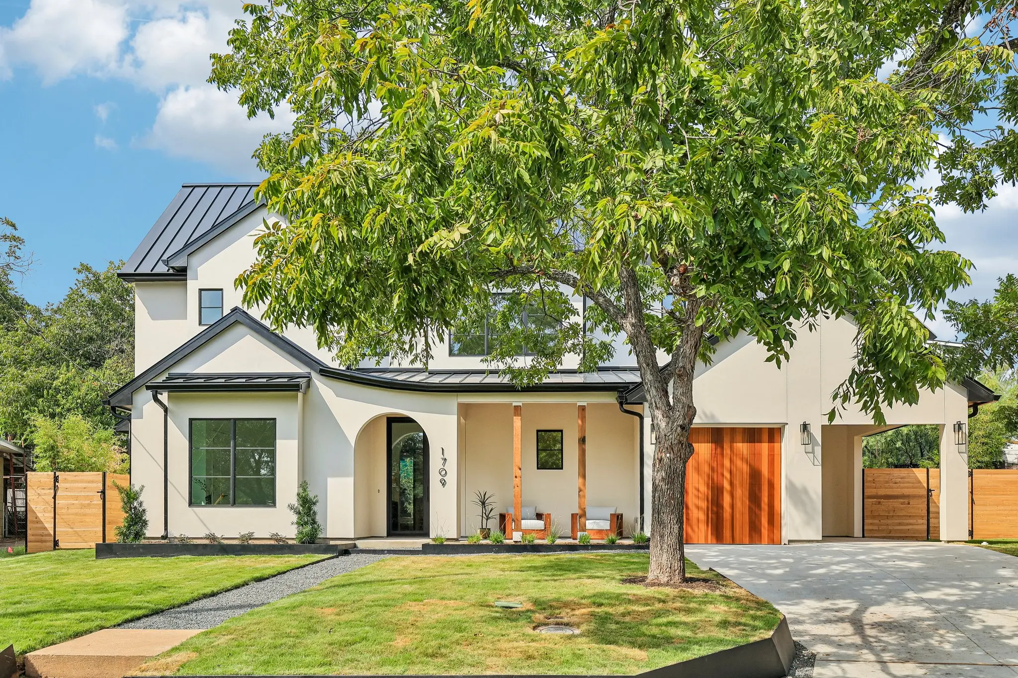 Photo of Listing #3889062