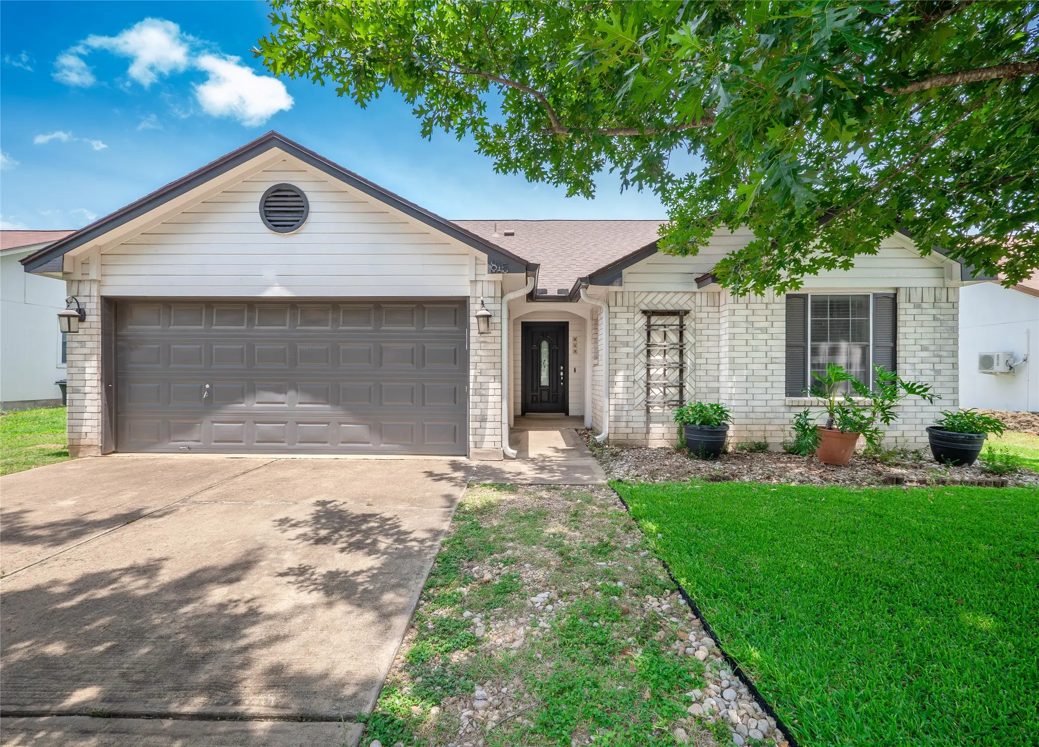 Photo of Listing #1669696