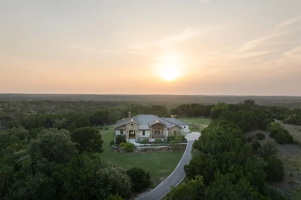 119 Creekside Trail, Spicewood