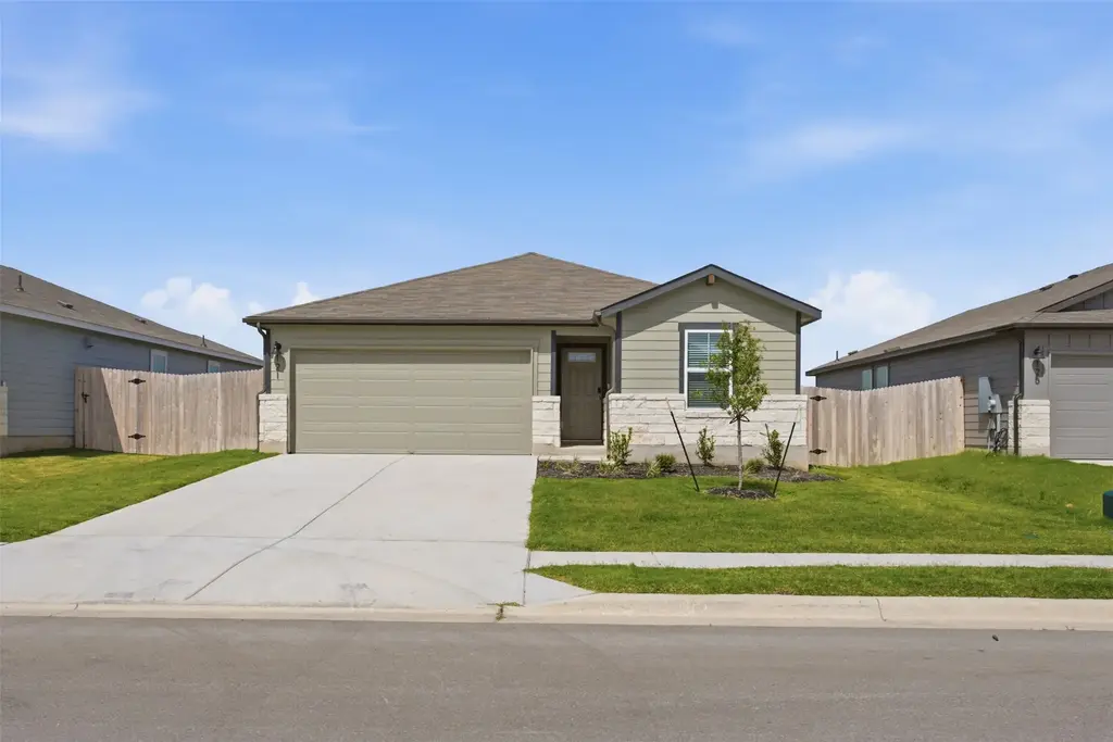121 Honey Bee Road, Jarrell