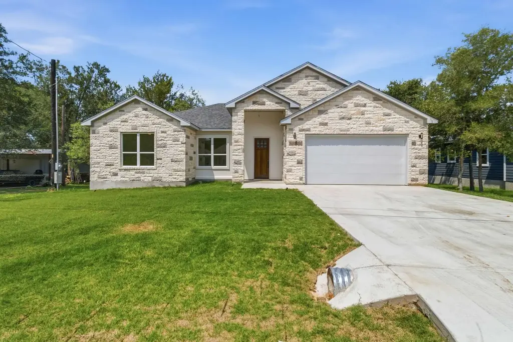 120 Puu Waa Waa Lane, Bastrop